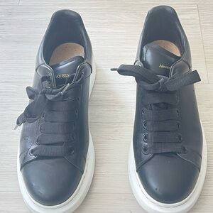 Alexander McQueen Oversized Leather Sneakers Black/White – Size 39
